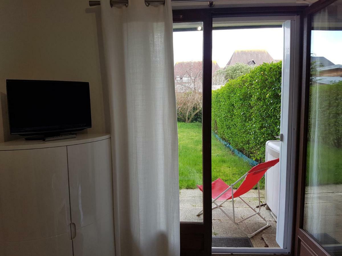 Appartement 2 Pieces Rez-De-Jardin A 2 Pas De La Plage Et De La Thalasso Cabourg Exterior foto